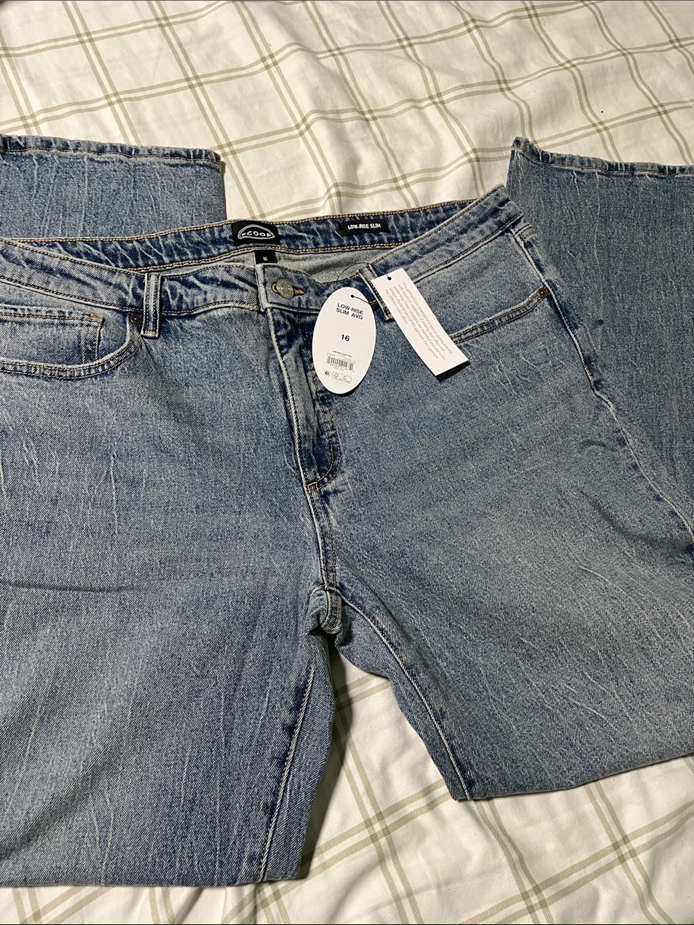 Classic Straight Leg Jeans in Faded Blue - Women